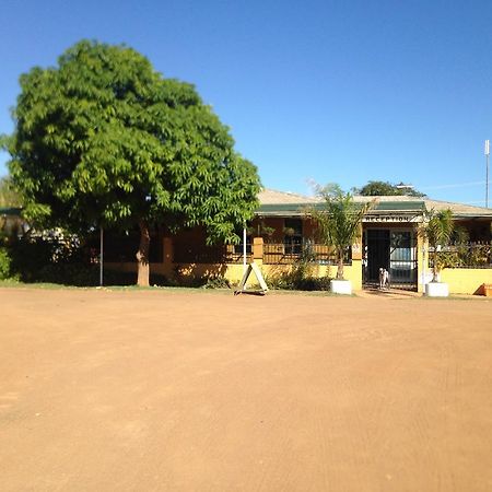 Carnarvon Caravan Park Екстериор снимка