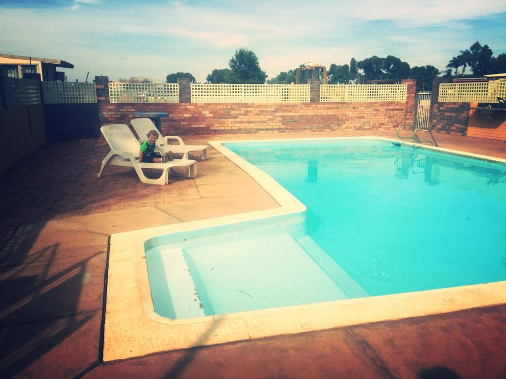 Carnarvon Caravan Park Екстериор снимка