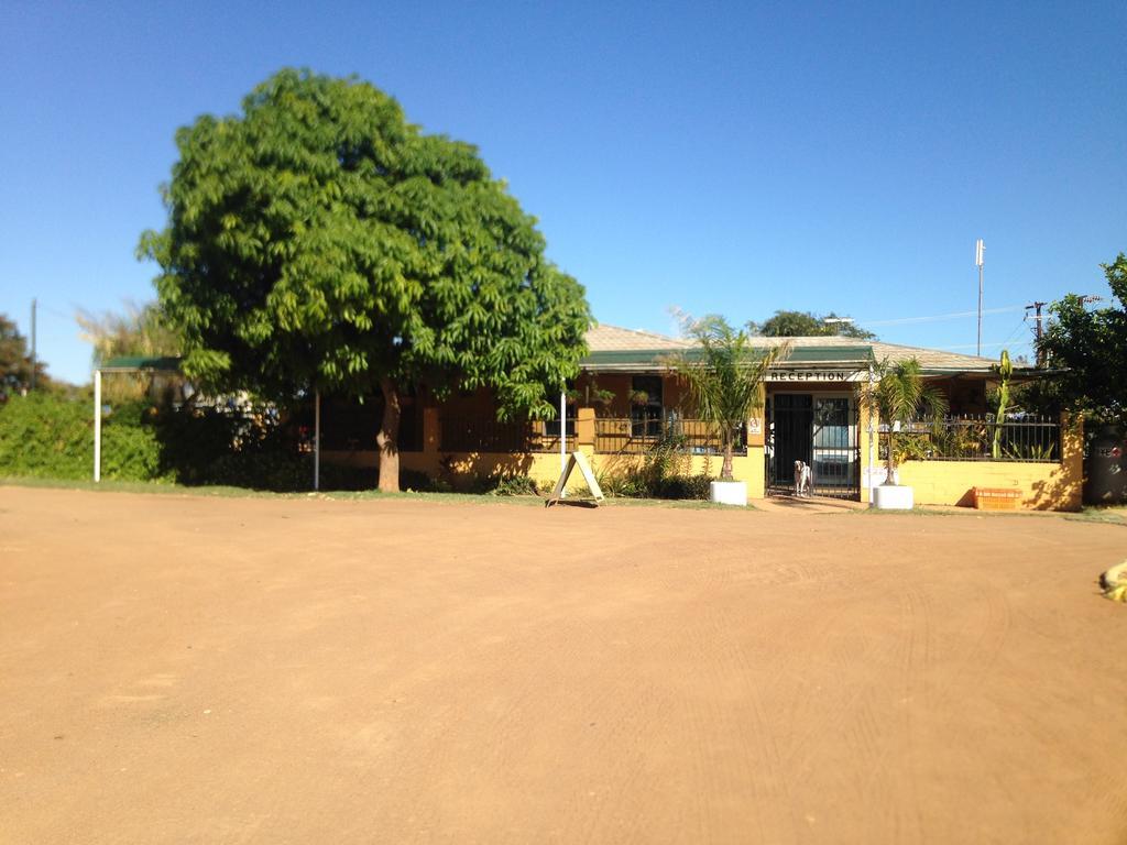 Carnarvon Caravan Park Екстериор снимка